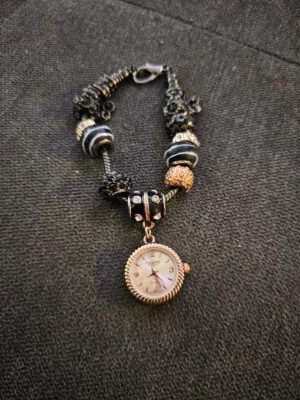 Bonito reloj pulsera Figaro Couture Charm negro blanco Foto 1 de 4