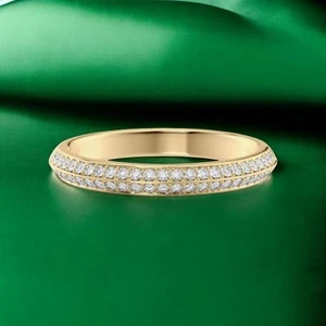 Banda de diamantes de oro amarillo de 14 quilates de corte redondo creada... - Imagen 1 de 8