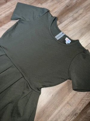 Vestido Lularoe Amelia Verde Sólido Ejército 20/22 Bolsillos Plisados 2XL 22/24 ❤️ Nuevo 2X Foto 1 de 4