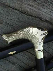 Mango de cabeza hecho a mano estilo aspecto vintage incrustación negra bastón de pescado de madera caminar - Imagen 1 de 4