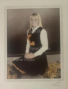 Foto de colección rara 8x10 tocada a mano retrato color animadora y pompones años 70 - Imagen 1 de 10