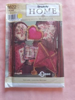 Simplicity 8622 Seventeen Basic Decorator Pillow Designs Patterns - Image 1 of 2