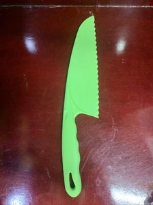 SERRATED LETTUCE KNIFE  12 Inches Plastic Green - Picture 1 of 2