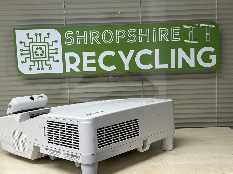 NEC UM301W HDMI USB Ultra Short Throw Projector 2609 Lamp Hours with Camera - Image 1 of 4