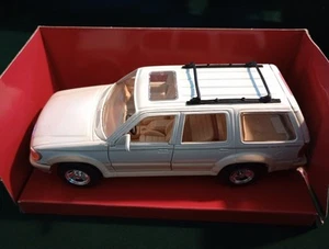 Ford Explorer 1991 diecast de Maisto para Eddie Bauer 1:24 blanco en caja original - Imagen 1 de 10