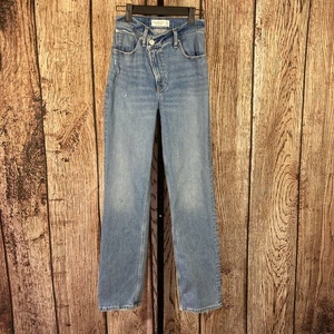 Abercrombie & Fitch Women's The 90’s Straight Ultra High Rise Blue Jeans Sz 00 R - Picture 1 of 11