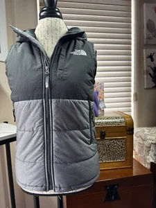 NORTH FACE BOY'S YOUTH ZIP UP VEST, SIZE 14-16 YOUTH, SUPER NICE CLEAN CONDITION - Picture 1 of 17
