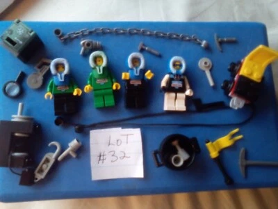 LEGO Minifigures Lot 4 Arctic Explorer Heroes Adventure  Minifig +18 accessories - Image 1 of 4