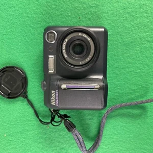 Nikon Coolpix 880 3.2MP Compact Digital Camera with 2.5x Optical Zoom - Black - Picture 1 of 6