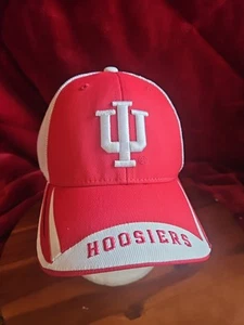 Cappello Berretto NCAA Indiana Hoosiers Adidas Adulto Strutturato Flex Fit S/M NUOVO! - Foto 1 di 5
