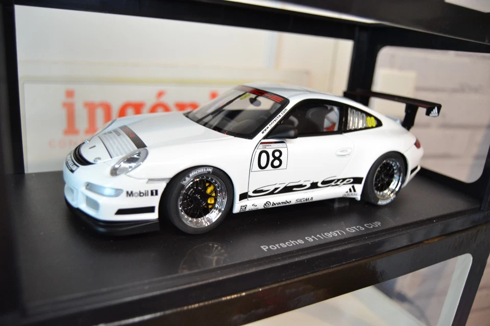 AUTOART.  1/18   Porsche 911 (997) GT3 Promo Cup Car 2008 .Ref: 80881 - Photo 1/4