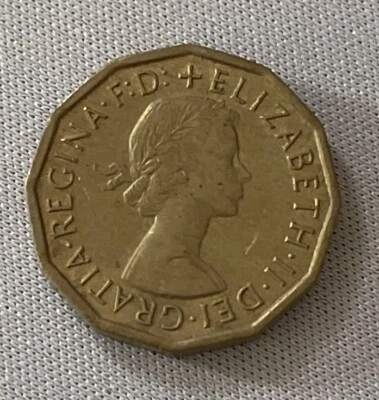 1963 UK Great Britain 3 Pence Thruppence Thrupenny Queen Elizabeth II Coin (63e) - Image 1 of 2