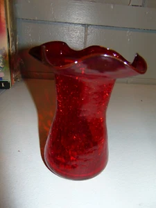 Jarrón vintage rojo rubí craquelado vidrio con volantes vidrio artístico soplado a mano 7" - Imagen 1 de 1