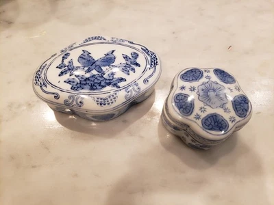 Par de cajas cubiertas chinas de porcelana azul y blanco Foto 1 de 4