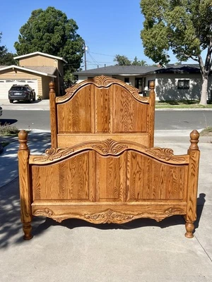 OAKWOOD INTERIORS OAKCREST  "PANEL BED" QUEEN CARVED OAK EXCELLENT USA - Image 1 of 4