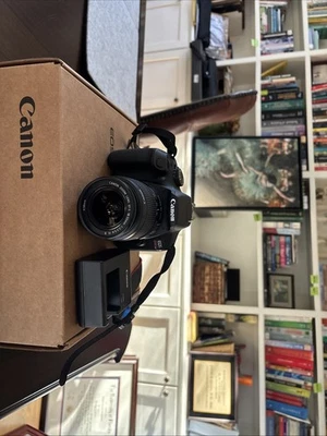 Canon EOS Rebel T7 Power Shot con cargador, batería y correa. Foto 1 de 4