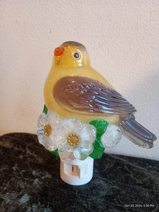 Night Light Glass Yellow Bird Switch Turn On Bulb Included - Picture 1 of 4