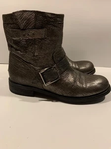 Botas UEC Jimmy Choo para mujer TALLA EURO 40 metálicas plateadas look correa al tobillo cremallera - Imagen 1 de 10