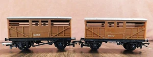 Tri-ang Pair of R122 Cattle Wagons ~ BRITISH RAILWAYS ~ M3712 M-3713 - OO HO -A- - Picture 1 of 14