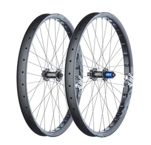 TUNE Black Burner + Enduro 27,5+ Carbonfelge SRAM XD PLUS King Kong BOOST 650b . - Bild 1 von 2