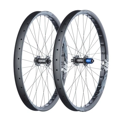 TUNE Black Burner + Enduro 27,5+ Carbonfelge SRAM XD PLUS King Kong BOOST 650b . - Bild 1 von 2