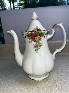 H910~ Royal Albert-Old Country Roses Coffee Pot & Lid Gold trim Bone China - Picture 1 of 10