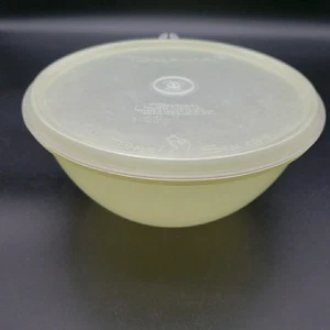 Vintage Tupperware Bowl 236-3 Yellow w/ 228-5 Lid Sheer Seal Retro Kitchen - Picture 1 of 14