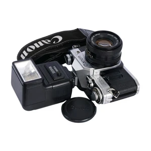 Canon AE-1 35mm Película SLR c/w Nuevo FD 50mm f/1.8 STD Lente y CA220-S Speedlite Kit - Imagen 1 de 12