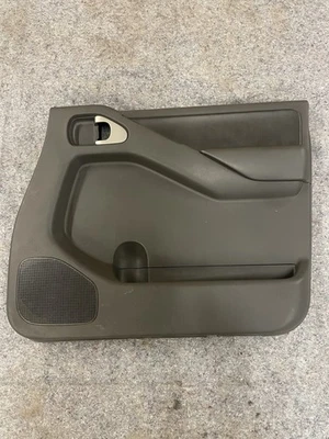 Panel moldura puerta delantera NISSAN PATHFINDER pasajero derecho 05 06 07 Foto 1 de 4