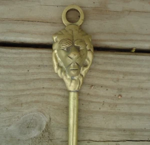 Vintage Messing Löwenkopf Schuhlöffel 19,5" anlaufende Patina maximalistisch launisch lustig Dekor - Bild 1 von 9