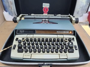 Vintage Smith Corona Electra 220 Automatic Electric Typewriter - With Case - Picture 1 of 11