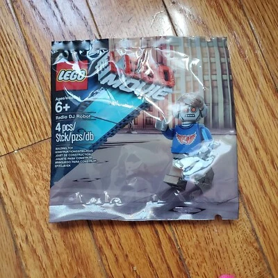 LEGO - La LEGO Película - Raro Exclusivo Radio DJ Robot 5002203 - Nuevo y Precintado Foto 1 de 2
