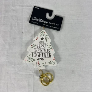 First Christmas Married Ornaments Not Dated Engagement Gift for Couples Newlywed - Bild 1 von 4