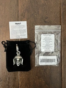 Supreme SS25 Calavera Campana Logotipo Repujado Llavero Plateado OS Nuevo EN MANO - Imagen 1 de 6