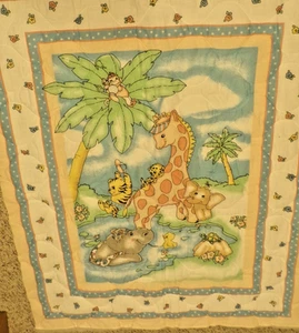 VORGESTEPPTE 35x42 BABYDECKE PALME AFFE GIRAFFE NILPFERD SCHILDKRÖTE ENTE ELEFANT - Bild 1 von 4