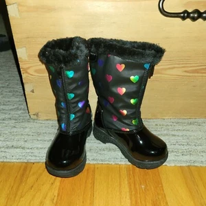 NEW Baby Khombu boots Sz 7 Black Patent Leather rainbow hearts Snow boots NEW - Picture 1 of 4