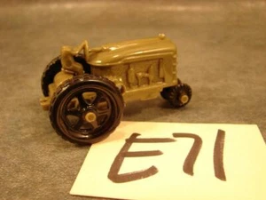E71 VINTAGE BANNER HARD PLASTIC FARM TRACTOR ARMY GREEN - Picture 1 of 1