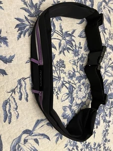 MoKo Laufgürtel Hüfttasche schwarz mit lila Reißverschluss - Fitness Jogging Tasche - Bild 1 von 4