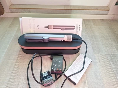 Dyson Airstrait Haarglätter Mit Aufbewahrungsbox Farbe Jasper Plum Wie Neu - Bild 1 von 4
