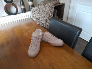 beige suede converse