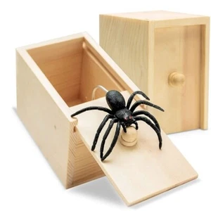 Schreck Streich Holzkiste Spinne versteckt im Koffer Halloween Spielen basteln Geschenk - Bild 1 von 5
