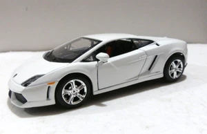 Maisto 1/24 White Lamborghini Gallardo LP 560-4 - Picture 1 of 5