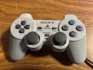 Sony PlayStation PS1 SCPH-1200 Controller cablato - Grigio analogico - Foto 1 di 6