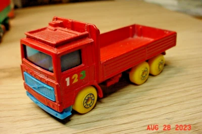 Camión inclinable Volvo Matchbox 49 My First Matchbox 1/64 j1394 Foto 1 de 4