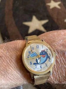 VINTAGE MEN,S SIZE CHARLIE TUNA DIAL WATCH WITH GOLD TONE CASE Old School - Picture 1 of 10