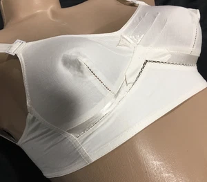 Vtg Cotton Satin Trim Bullet Pointy Bra 28A AA New - Picture 1 of 9