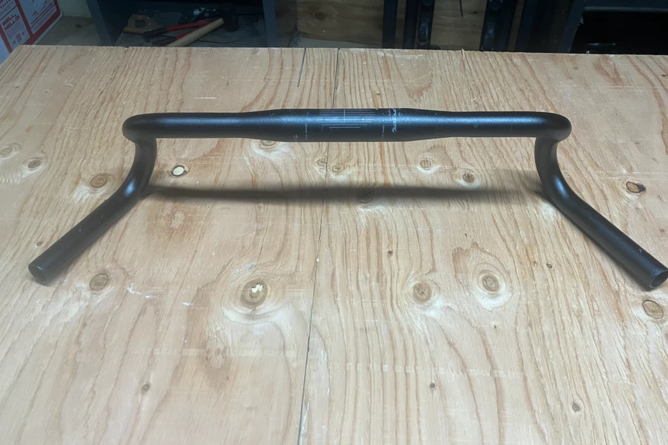 Guidão Salsa Woodchipper Drop Bar 31,8mm sujeira/cascalho - Preto - Imagem 1 de 4