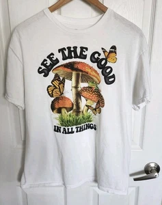 Camiseta DOM L Algodón See The Good In All Things Champiñón Mariposa Gráfico Usada en Excelente Condición - Imagen 1 de 8