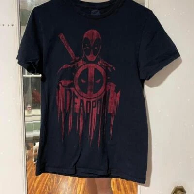 Camiseta Deadpool Marvel negra y roja #Deadpool Foto 1 de 2