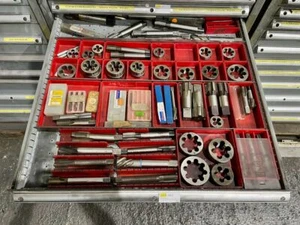 Posten (63-teilig) HSS Gewindebohrer und Schneideisen - Bild 1 von 12